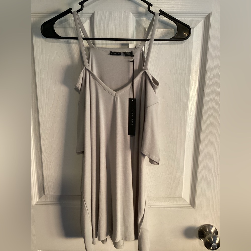 Womans light gray cold shoulder top SZ M NWT